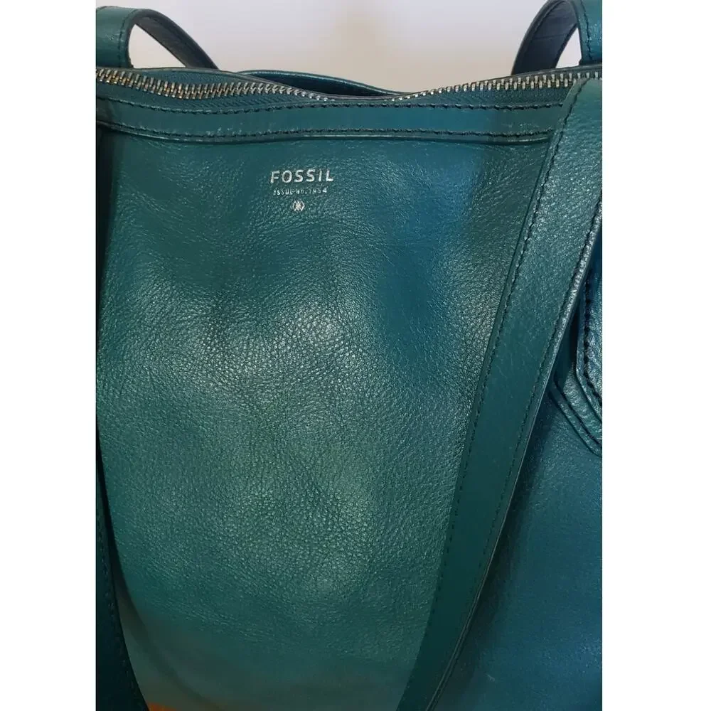 Fossil sleek leather